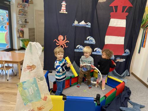 Children in the QUADRO ship