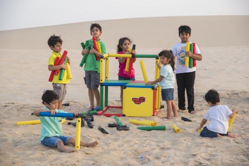 Kids playing with QUADRO